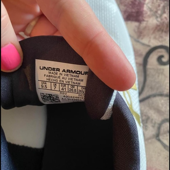 Under Armour White and Gold Runners - Picture 3 of 4